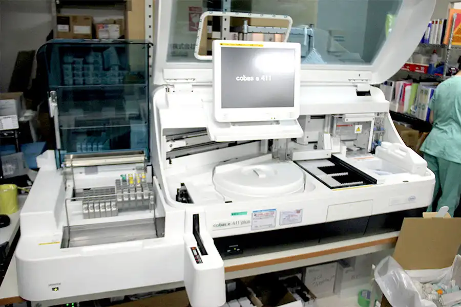 生化学免疫分析装置（コバス）